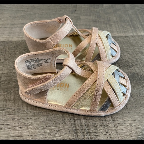 NWOT Reaction Kenneth Cole Baby Sandals - Picture 1 of 4